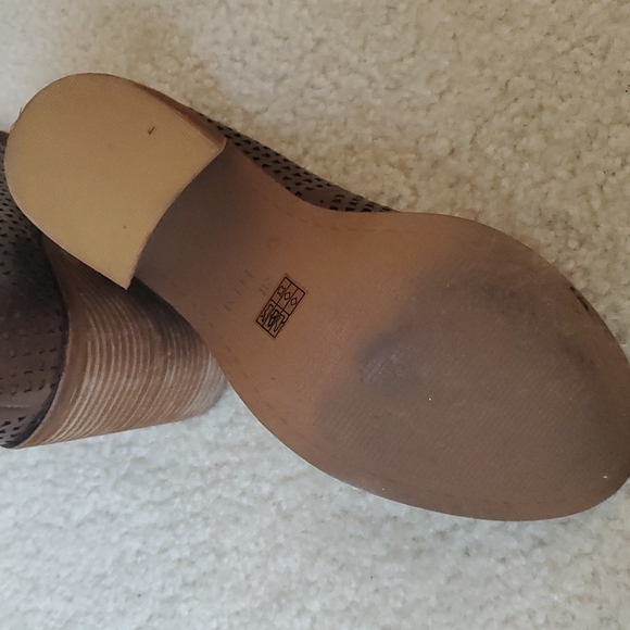 Shoes - Picture 2 of 3